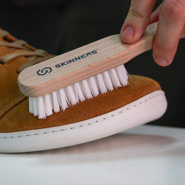 Cleaning brush