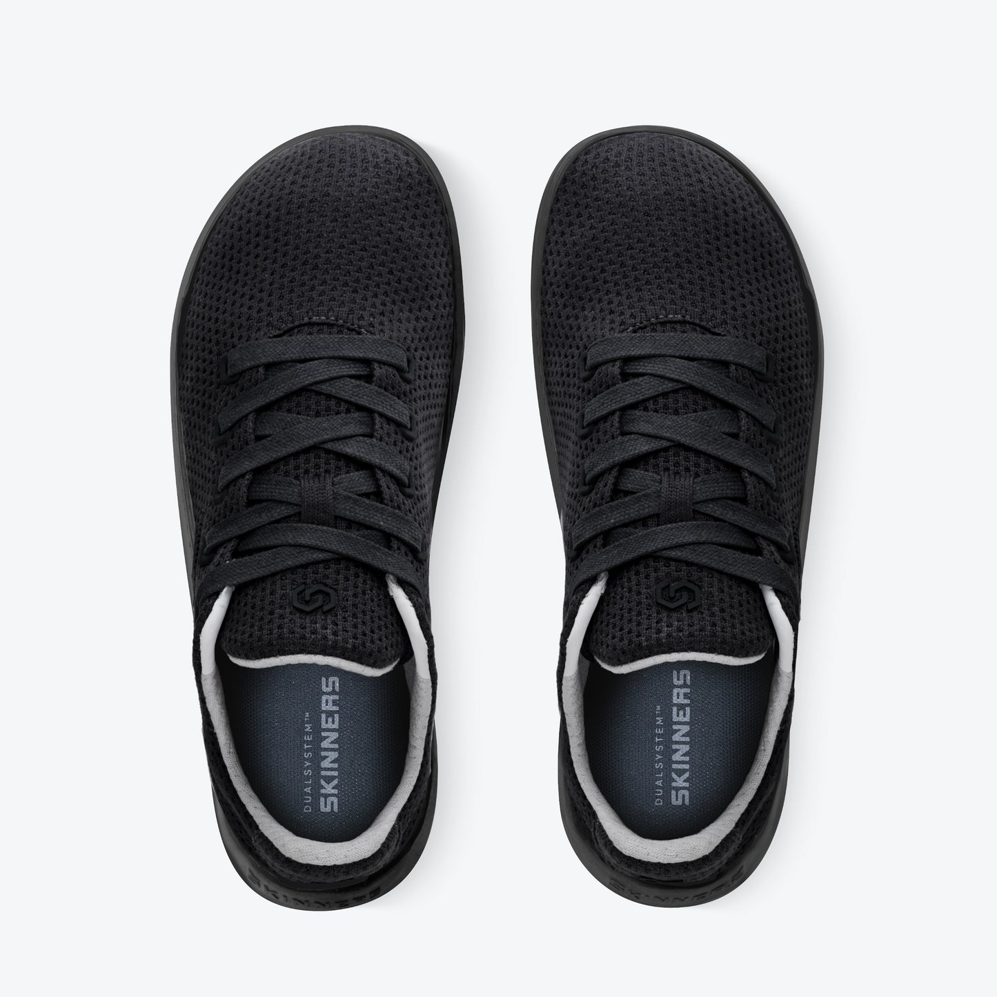 Globetrotter True Black (Black)