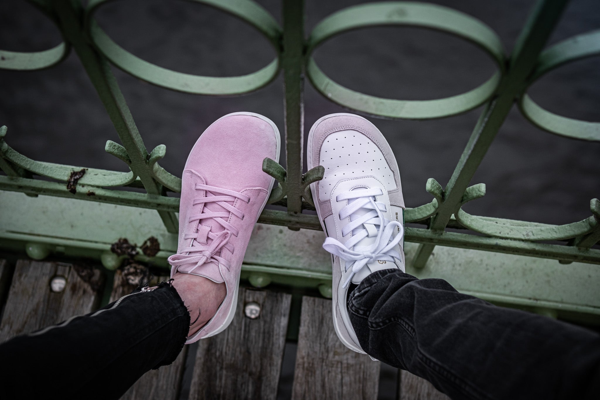 Jedny boty nestačí: Proč pravidelně střídat barefoot obuv?