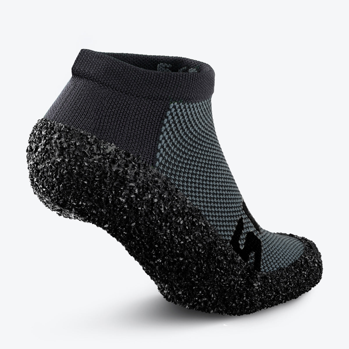 Essentials 2.0 Concrete – zachráň ponožkotánku