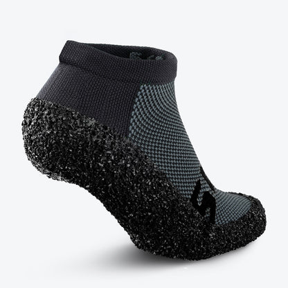 Essentials 2.0 Concrete – zachráň ponožkotánku