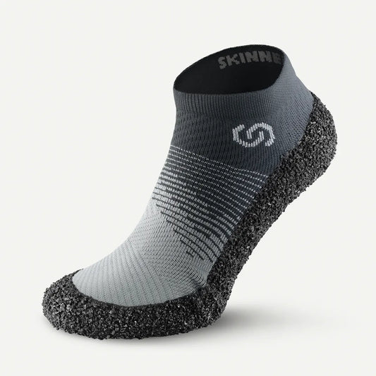 skinners_comfort_2_0_dark_stone_zachran_ponozkobotu_side